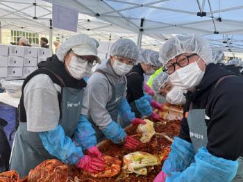JW Lee Jong-ho Foundation participates in the Kimchi Festival shared by everyone in 2025...Conducting volunteer work for the vulnerable