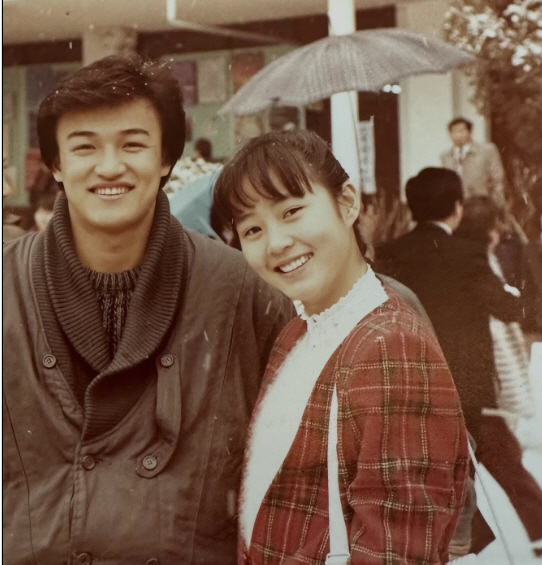 Kim Hye-soo, 55, and Park Joong-hoon's face from his graduation picture. It's amazing how time flies