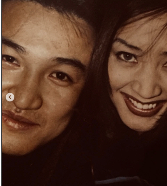 Kim Hye-soo, 55, and Park Joong-hoon's face from his graduation picture. It's amazing how time flies