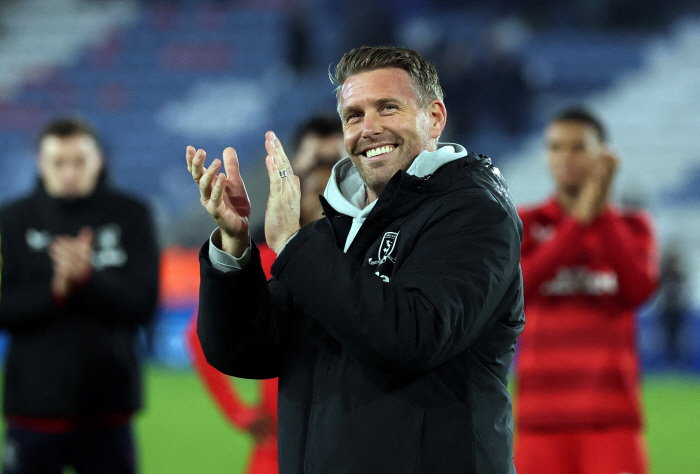 Nice to meet you, Hee-chan, Seol Ki-hyun's colleague's splendid return, 43-year-old handsome coach, is scheduled to announce the inauguration of Wolverhampton firefighter on the 10th