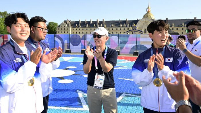 Chung Eui-sun, President of the Korea Archery Association, Honorary Chairman of the Asian Archery Federation... Four members of the WAA subcommittee for archery have been produced