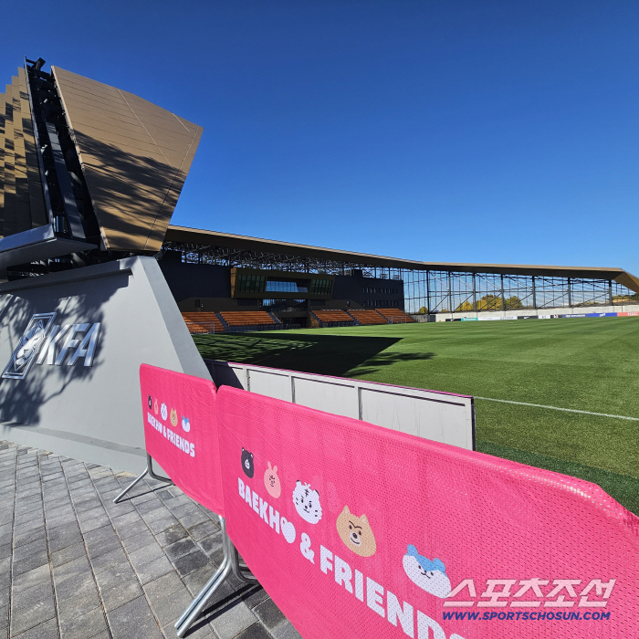  Captain Son Heung-min's genuine smile is wide in the era of Cheonan Football Center, and it looks like a European hotel. The first-term players continue to exclaim