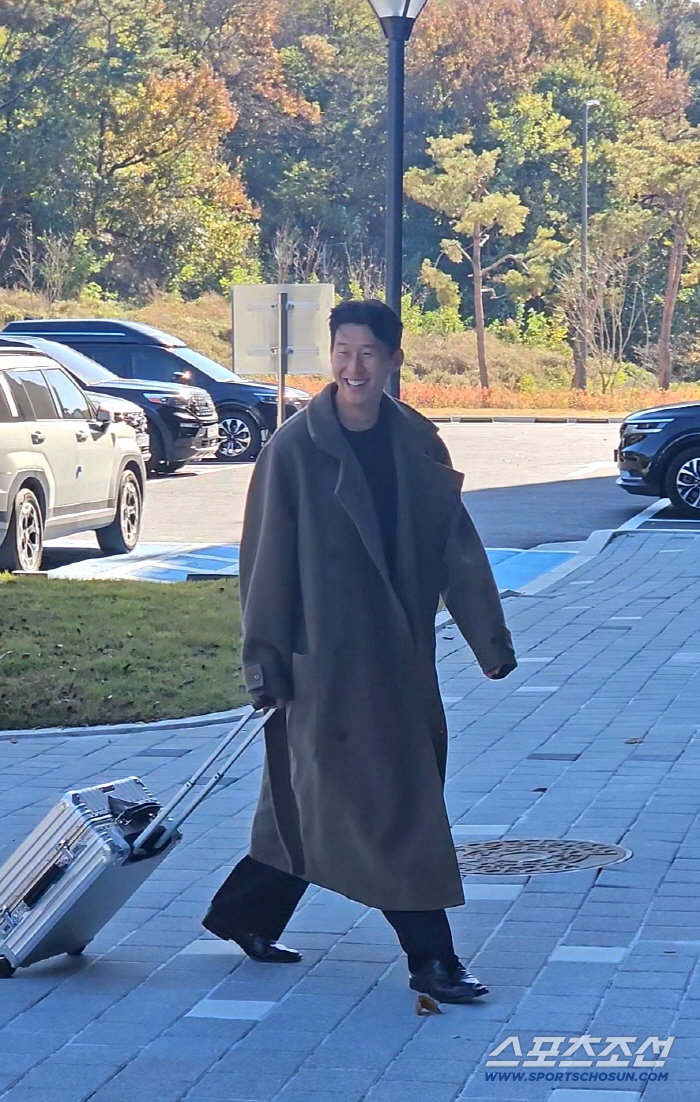  Captain Son Heung-min's genuine smile is wide in the era of Cheonan Football Center, and it looks like a European hotel. The first-term players continue to exclaim