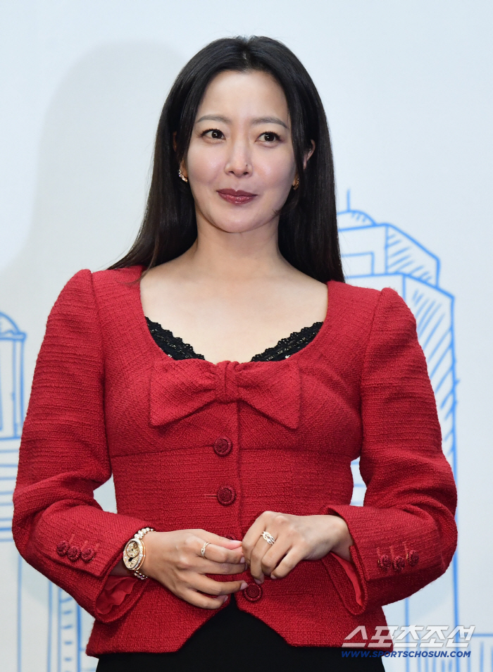  Kim Hee Sun's fresh eyes