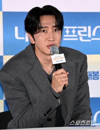 Prince Lee Kwang-soo, I'm the only actor in Vietnam, meet him even when there's no filming...We got close. We made beautiful memories