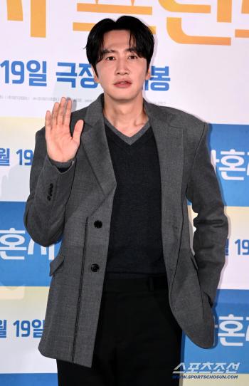 Lee Kwang-soo Returns as the ‘Asian Prince’ in New Film 'Love Barista'