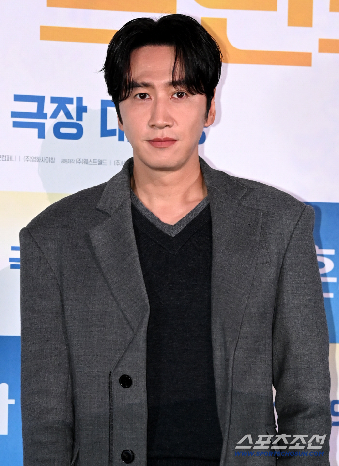 Lee Kwang-soo Returns as the ‘Asian Prince’ in New Film 'Love Barista'