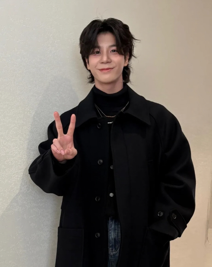 Singer Jung Dong-won donated all of the prize money to the Children's Cancer Foundation to treat children with leukemia, childhood cancer, and rare and incurable diseases