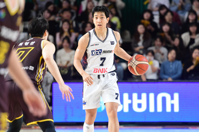 Super Team's Humiliating LG Proves KCC Killer Despite Abandoned Game Vacancy...Co-leading return 2nd quarter's phenomenal reversal show 9 consecutive wins against KCC