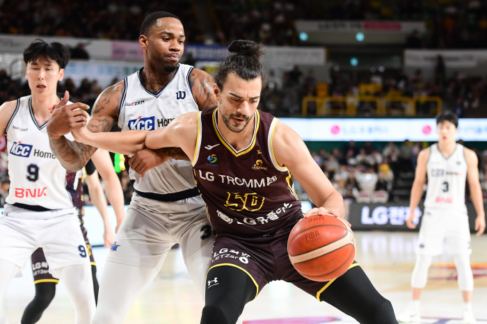 Super Team's Humiliating LG Proves KCC Killer Despite Abandoned Game Vacancy...Co-leading return 2nd quarter's phenomenal reversal show 9 consecutive wins against KCC