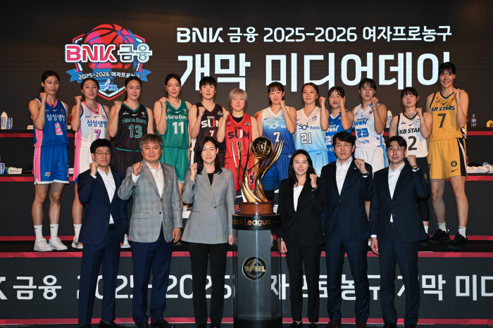 This year's favorite is KB, and the strong challenger is Woori Bank