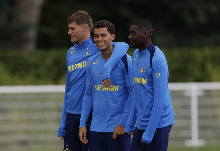 Tottenham is doomed. It's really ruinedFrench national striker's jawbone fracture 2025 OUT→Hichalisson forced appointment of SON's successor