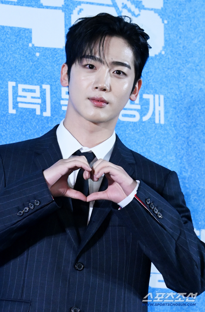 4th Love Revolution Kim Yo-han likes Rocco. It's different from the old Rocco