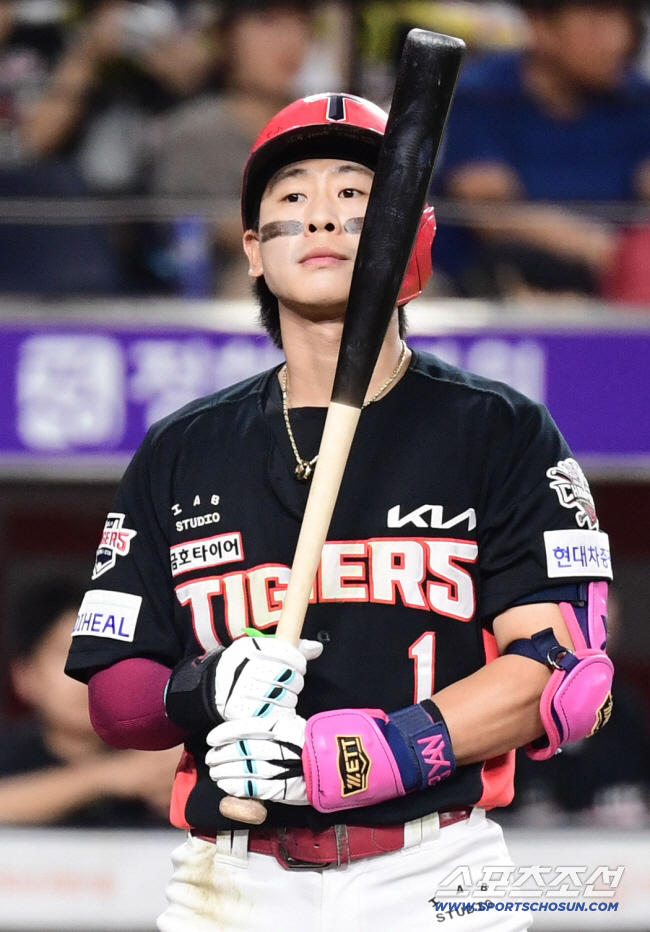 Are you more curious about Park Chan-ho's future…The competition for KIA's next shortstop could not be more intense