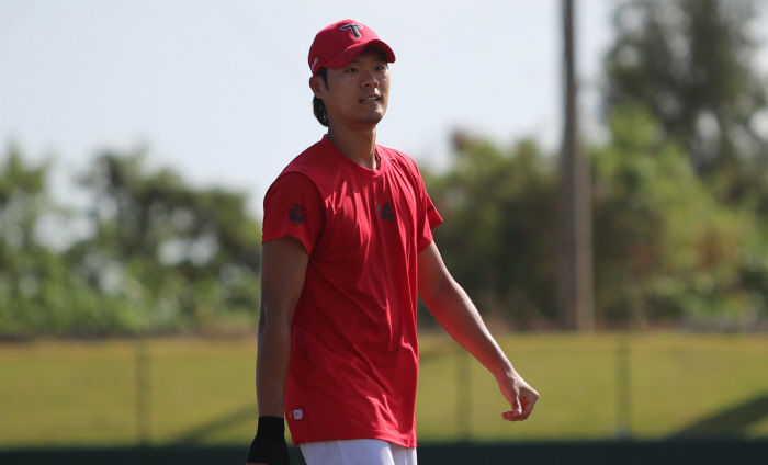 Are you more curious about Park Chan-ho's future…The competition for KIA's next shortstop could not be more intense