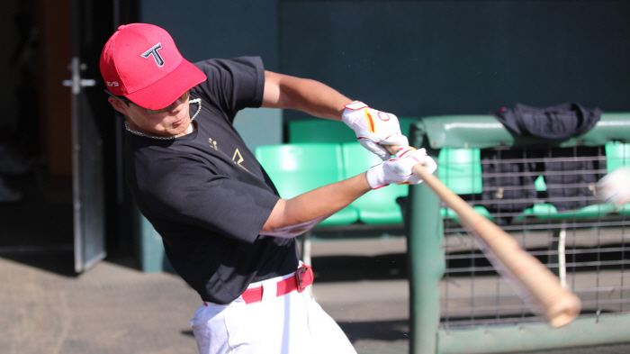 Are you more curious about Park Chan-ho's future…The competition for KIA's next shortstop could not be more intense