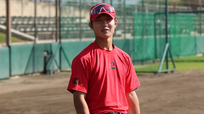 Are you more curious about Park Chan-ho's future…The competition for KIA's next shortstop could not be more intense