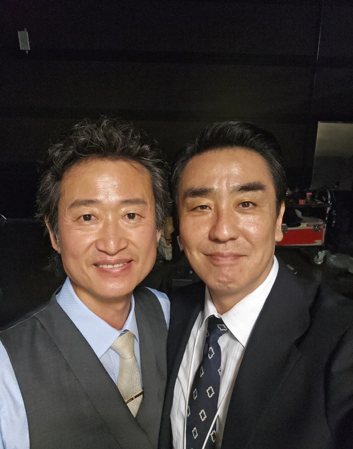 'Baek Sangmu who has spent the time together' Director Kim Seung-mok congratulates Ryu Seung-ryong on opening SNS (SCinStar)