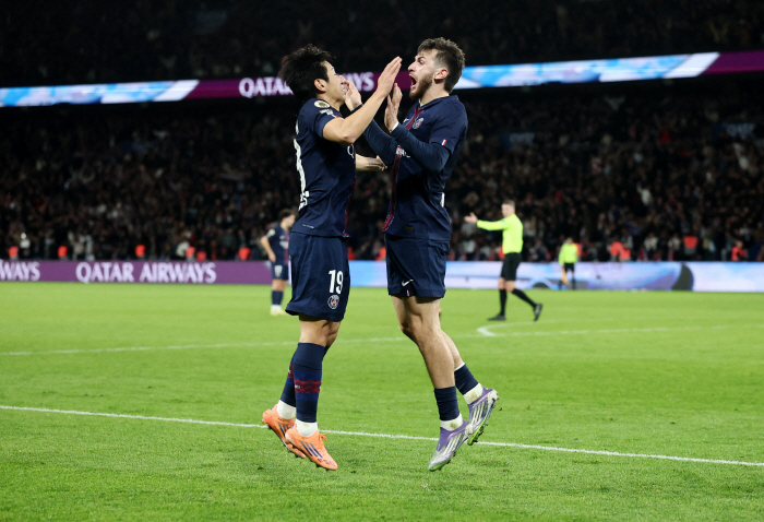 Congratulations, 100 PSG games by Lee Kang-in of Korea National University, official decorations on the club's website...LEE's Paris Life Looking Back in Numbers