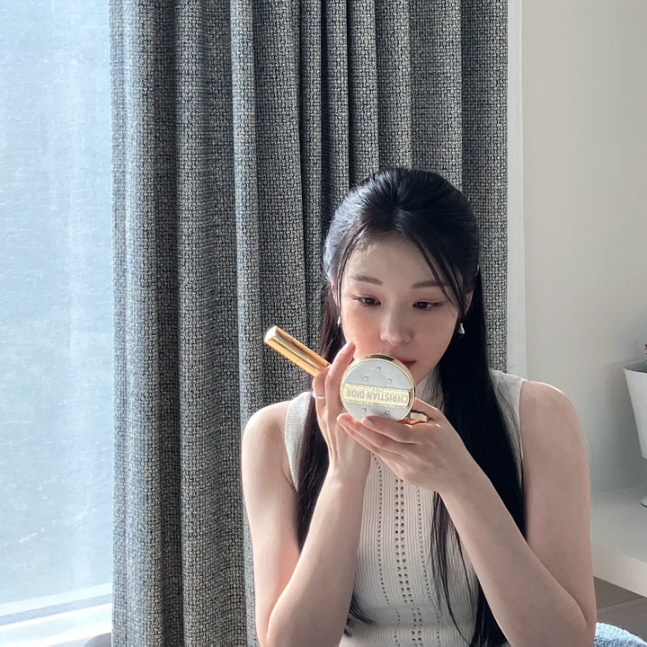 'Go Woo-rim ♥' Kim Yu-na is a mature Dior muse...'This combination is luxury' 