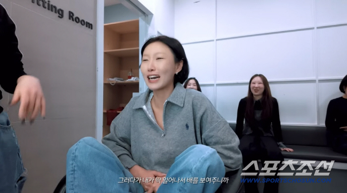 Hwasa Reveals Amusing Behind-the-Scenes Story About ‘Pumpkin Sikhye Belly’