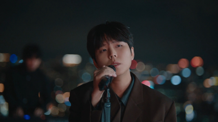 Jung Seung-hwan, happiness is hard under a broken mirror ball... The MV is also a piece of art