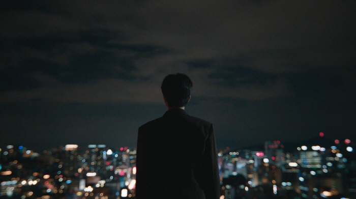 Jung Seung-hwan, happiness is hard under a broken mirror ball... The MV is also a piece of art