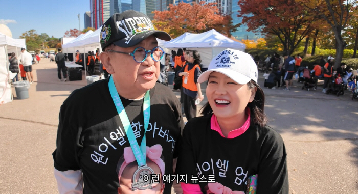 Lee Yong-sik, 73, was chased by a police car pushing his granddaughter's infant carWON HYUK almost got on the ambulance