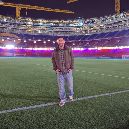 Lionel Messi, who left crying, will return to BarcelonaCamp Nou's surprise visit to the world after four years is a shock to the world