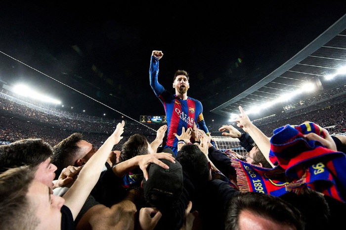 Messi Official Direct Certification, Return to Soul Deeply Missed He's Back! GOAT who stepped on the lawn of NEW Camp Nou