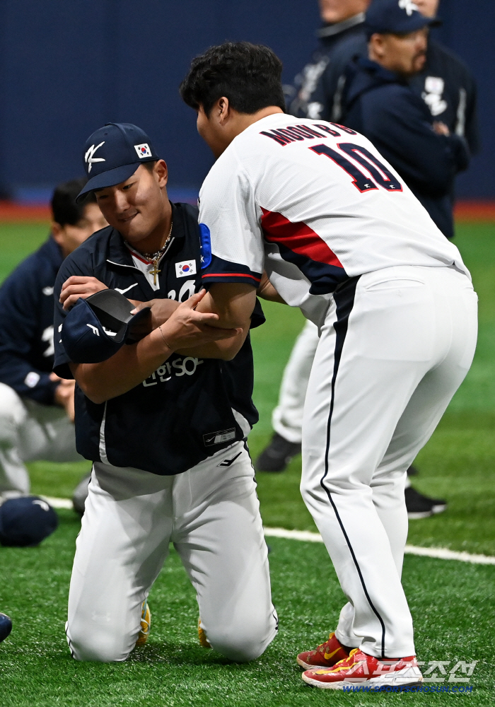  Ahn Hyun-min, Moon Bo-kyung, bickering