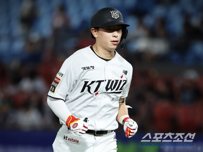 There was a reason why the coach took him. Four rookies played in the 2026 international exchange match. Expectations are rising next year