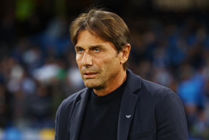 Without Son Heung-min, he's unhappy. Again, he's using Tottenham-style verbal abuse! Conte Risks finally started. I can't be with the dead. I'm shooting the player