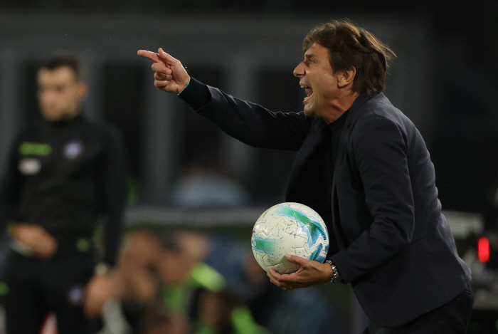 Without Son Heung-min, he's unhappy. Again, he's using Tottenham-style verbal abuse! Conte Risks finally started. I can't be with the dead. I'm shooting the player