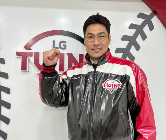 The best team is back! Glory Rockets are back! LG Recruited Lee Dong-hyun Pitcher Coach...Coach Park Kyung-wan's company