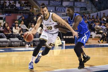  LG with Nicholson traps. Samsung's first 10 wins of the season, the lone lead. Why did LG focus on Nicholson Defense, not Samsung's 3 points