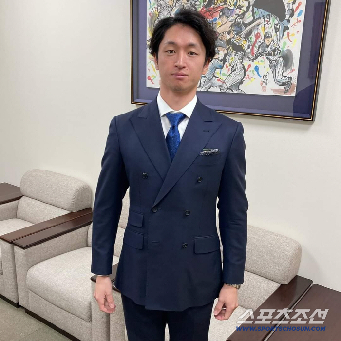 Going into the office at 10 a.m., announcing the remaining time at 9 p.m., recording three home runs and 34 RBIs, the highest contract ever for five years and 23.7 billion won, right?