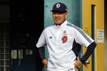 I threw 200 lattes each. Kim Wonhyung's special name! The amount of training is merciless → Throw it if you can't control it. If it's not now, when are we going to throw it