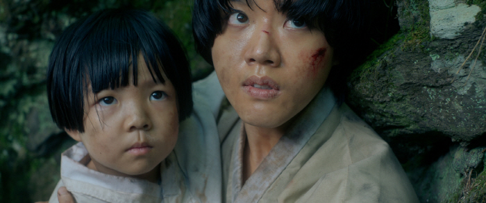 I'm so lucky to meet director Hanran Ha Myung-mi Kim Hyang-gi, and I deliver the scenario as soon as the first draft is finished