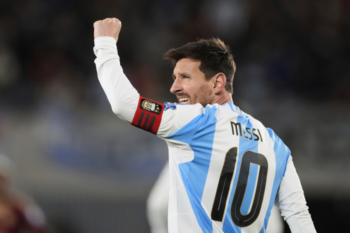 Messi's shocking exclusive comment! I want to go back to Barca...I couldn't say goodbye to my fans→ Are you participating in the World Cup? Decide based on physical condition