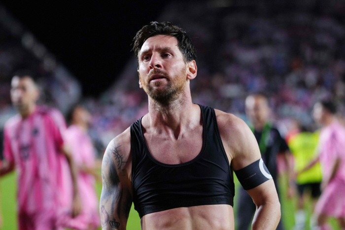 Messi's shocking exclusive comment! I want to go back to Barca...I couldn't say goodbye to my fans→ Are you participating in the World Cup? Decide based on physical condition