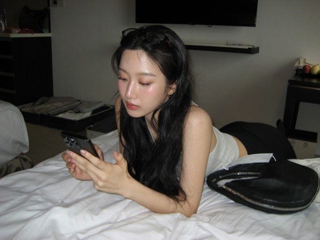 Moon Ga-young's luxurious body with white cropped t-shirt leggings 'Snow Path'