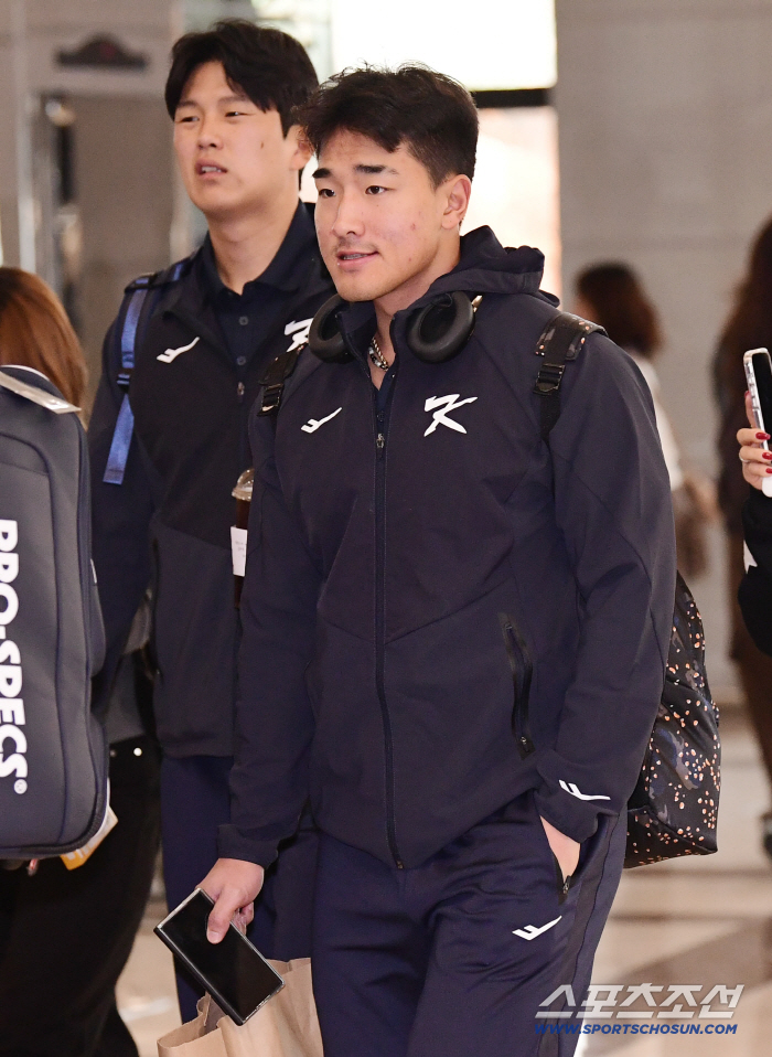  Ahn Hyunmin, we'll have a safe trip to Japan