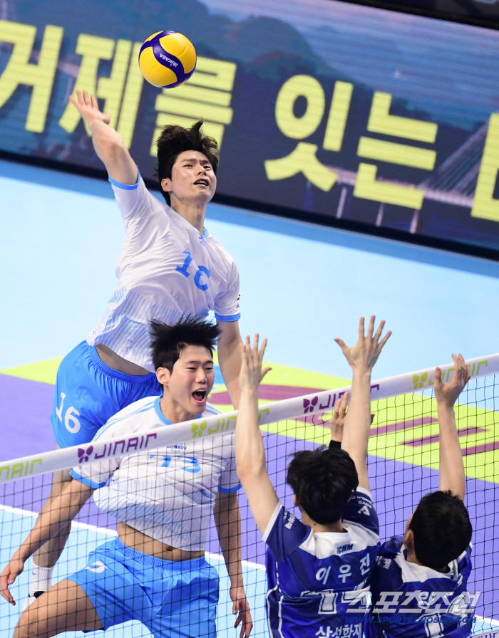  Jeonghan Yong's powerful rear-end attack to trick blockers