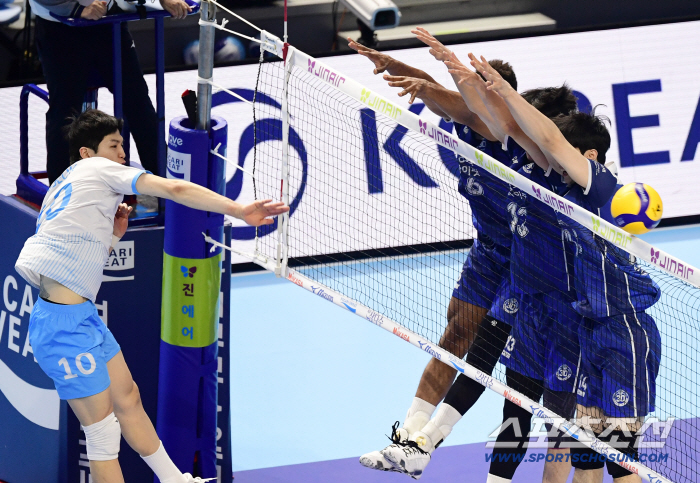  Kang Spike piercing Jung Ji-seok's block