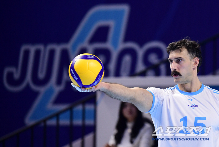  Korean Air Russell prepares a strong serve