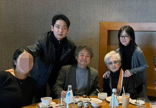 Photographer ♥ Jang Na-ra reveals a heartwarming family photo..Actor DNA is shining