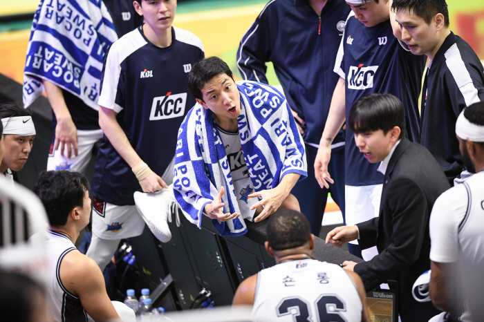 Why is HEO HOON the center of the super team KCC