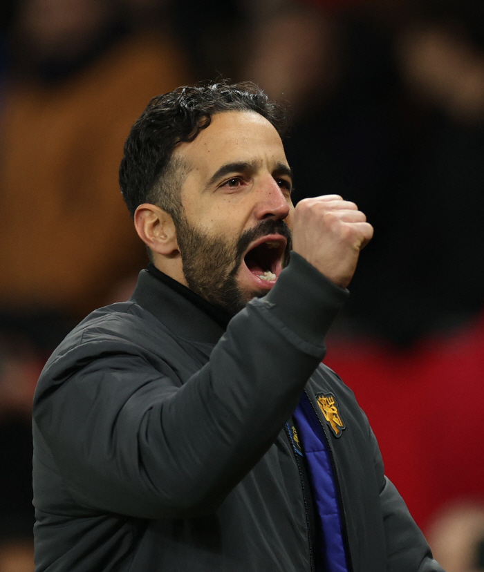 This is the team! Breaking down the locker room TV, exploding anger, shocking Manchester United atmosphere...Director Amorim's sincerity → Respect