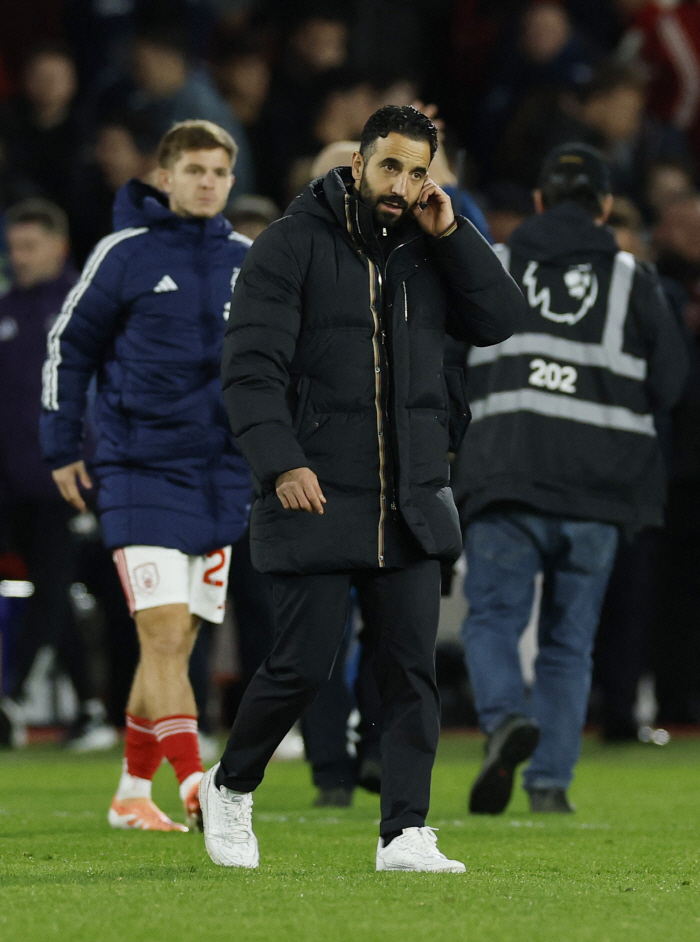 This is the team! Breaking down the locker room TV, exploding anger, shocking Manchester United atmosphere...Director Amorim's sincerity → Respect